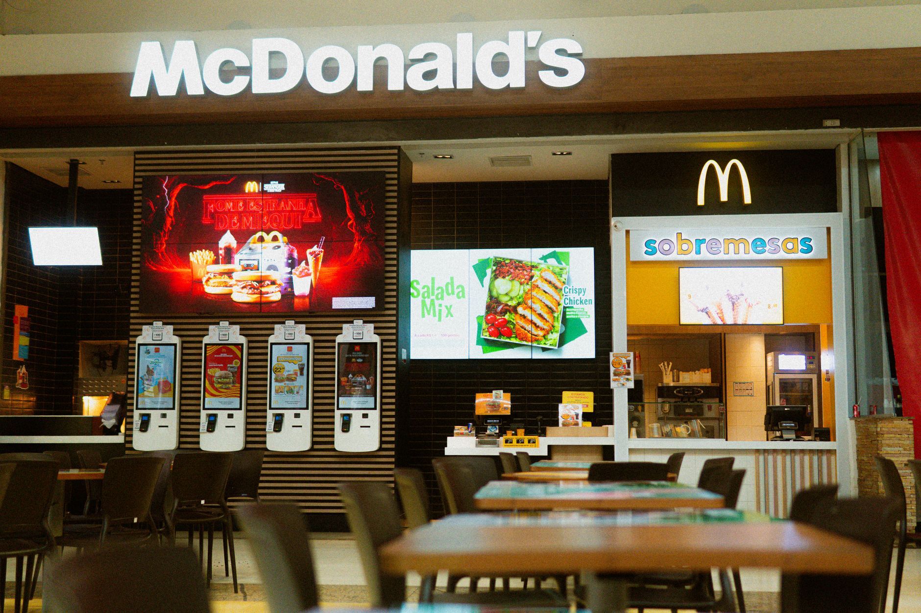 McDonald's fast food restaurant featuring self-service kiosks and digital menus. Photo by Daniel's Richard on Pexels
