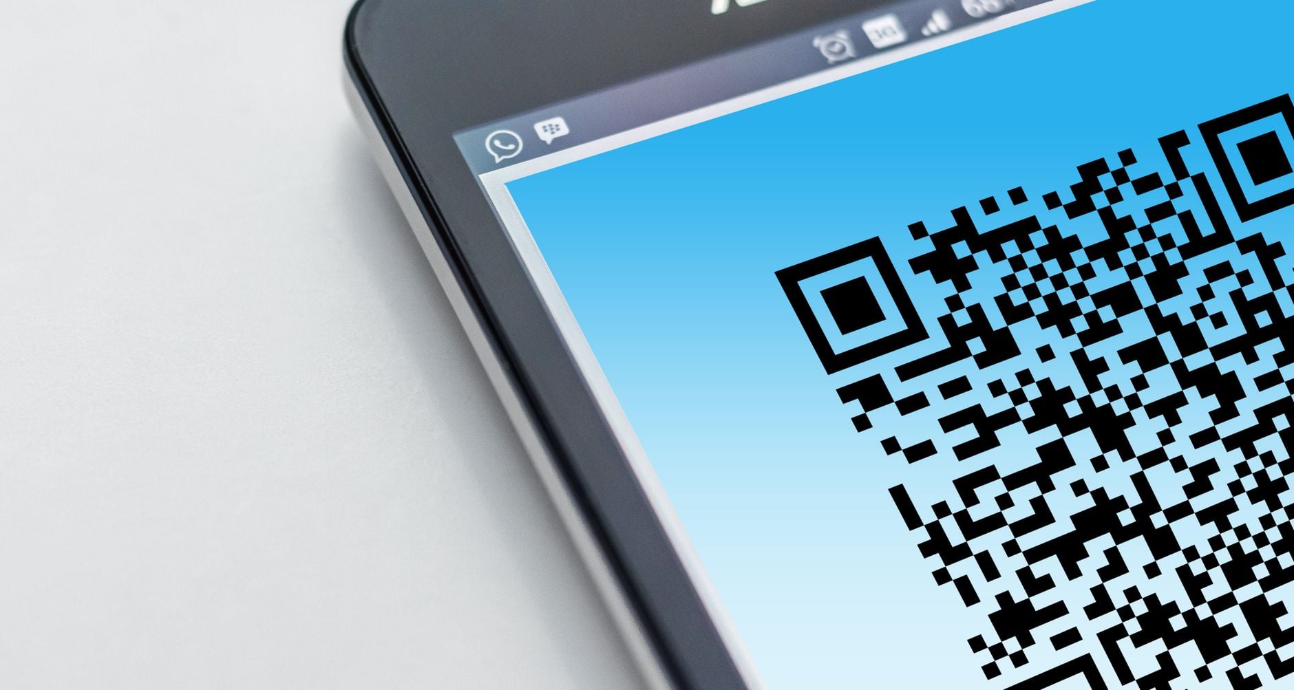 High-resolution close-up of a smartphone displaying a QR code on its screen. Photo by Pixabay on Pexels